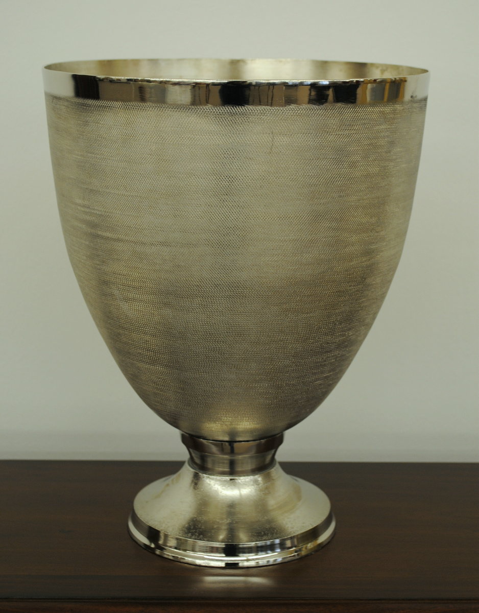 Standvase Vase Übertopf Kelch Aluminium gehämmert Farbe Silber 38cm