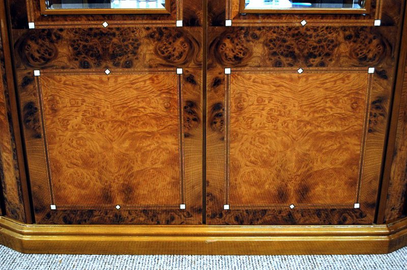 Vitrinenschrank Buffet Bücherschrank Ausstellungsstück Originalpreis 6200 Euro