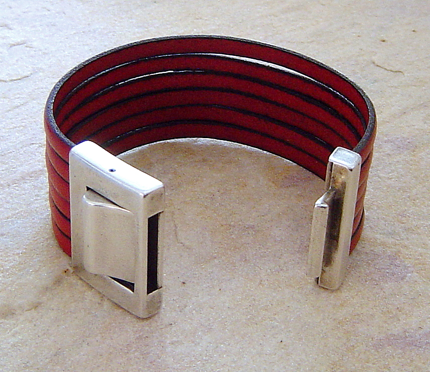 CARACAS Top STYLISH Leder Armband red