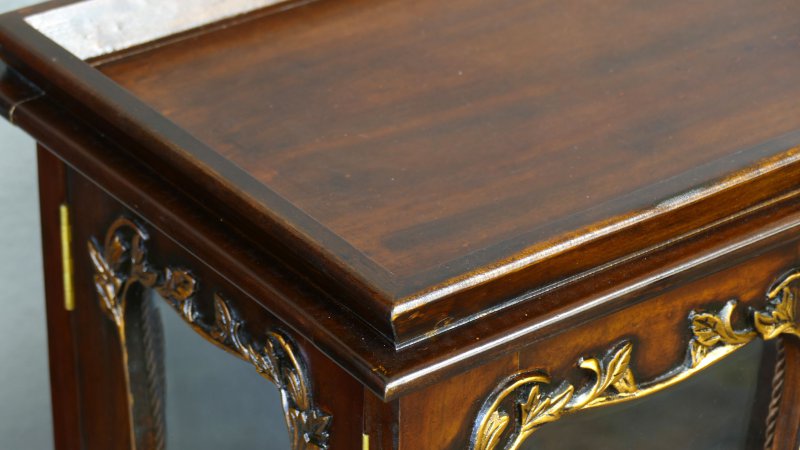 Ausstellungsstück Teetisch Tisch Vitrine Harmony Mahagoni Farbe brown Walnuss