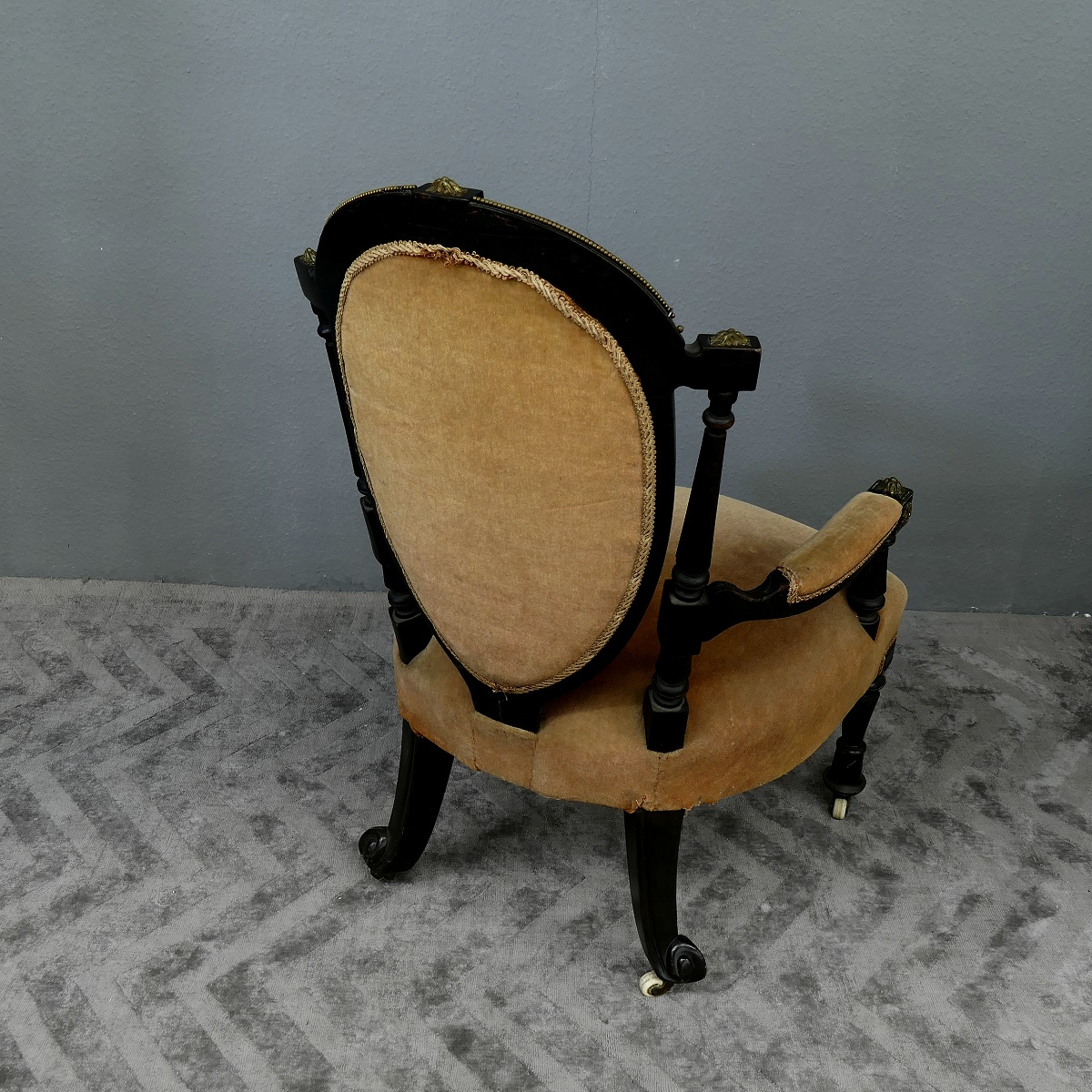 Antik Polstersessel Sessel Stuhl mit Armlehnen Nordfolk um 1890 handgeschnitzt