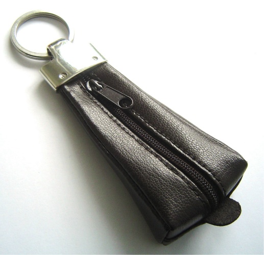 Trendiger Schlüsselanhänger mit Ledertasche black
