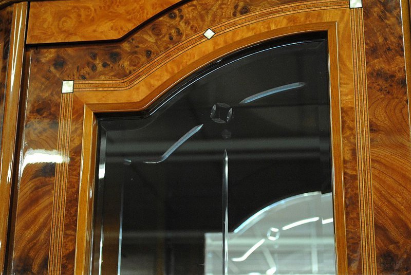 Vitrinenschrank Buffet Bücherschrank Ausstellungsstück Originalpreis 6200 Euro