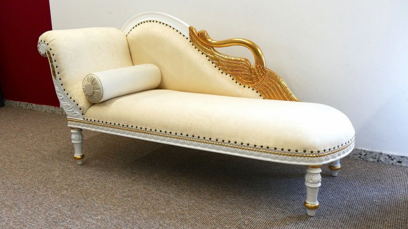The Recamiere of Princess Ottomane Couch massiv Mahagoni Handarbeit